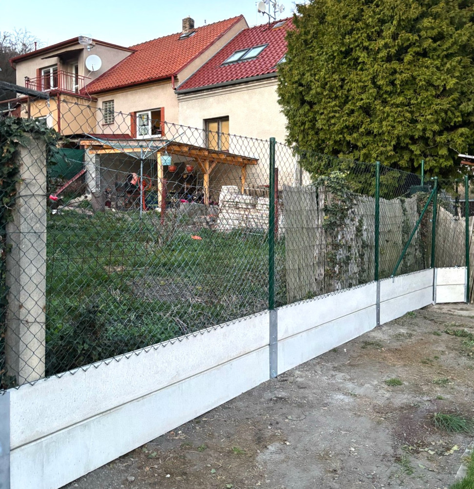Libušín, duben 2025, pletivo na 2x PD o výšce 30cm