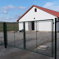ČOV Netvořice, září 2019, 132m pletiva Kompakt, brána a branka Ideal, ostnatý drát.