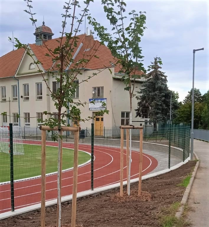 Sportovní areál Vyškov, září 2022, pletivo IDEAL, svařovaná síť a panely, 7 bran a branek