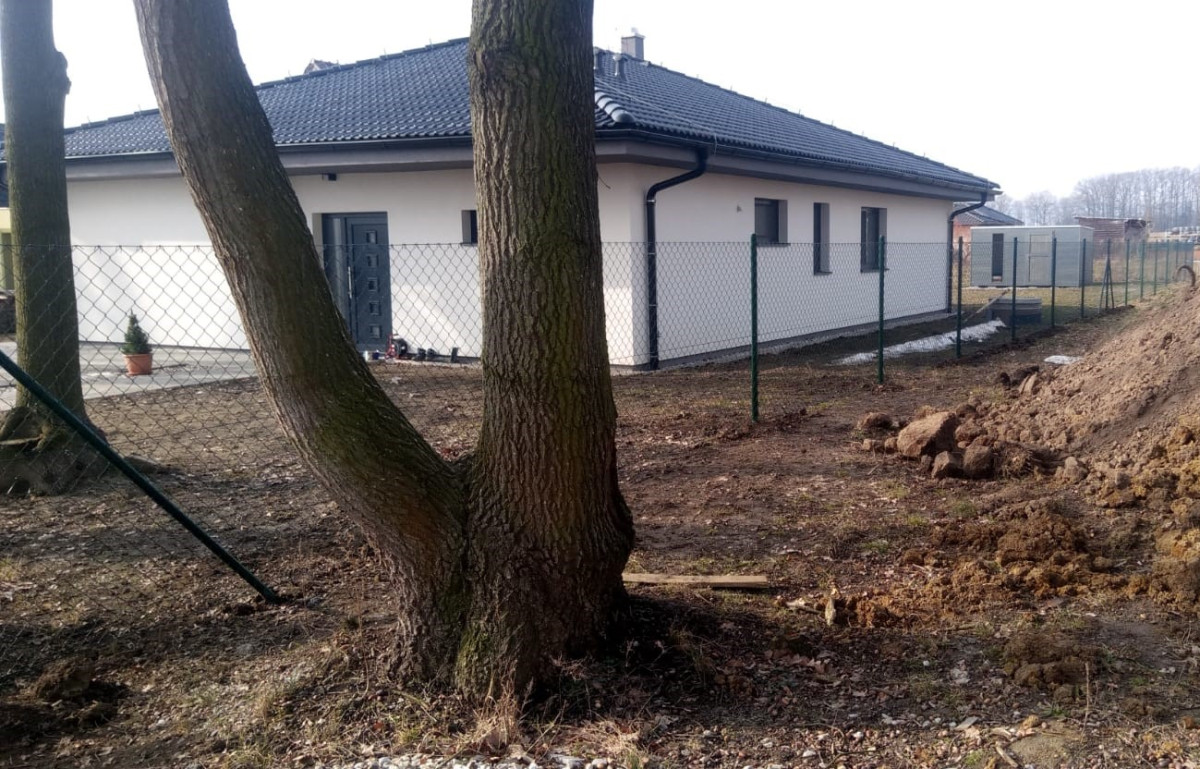 Čejkovice, únor 2019, 45m oplocení pletivem Ideal Kompakt, výška 150cm.