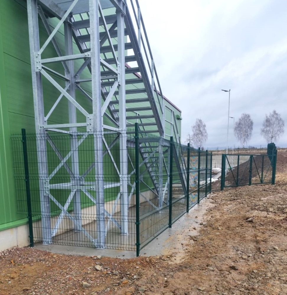 Haly DIBAQ Žamberk, prosinec 2024, cca 300bm panelů na podezdívce i do země, vč. bran