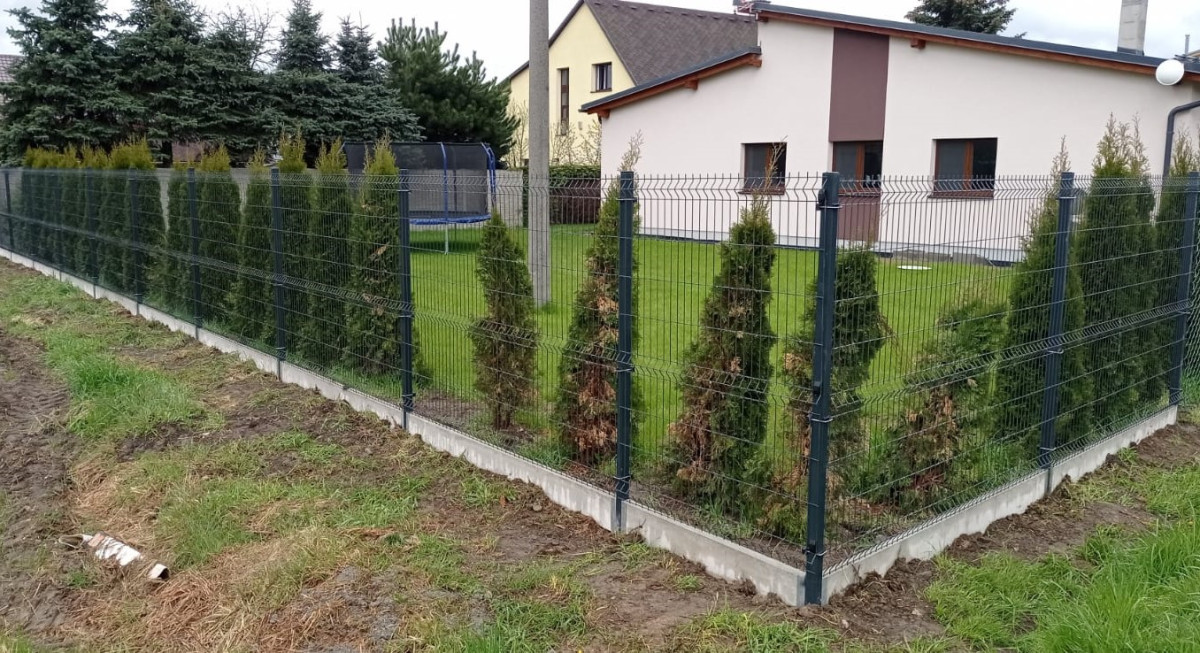 Rapotín, květen 2021, svařované panely Pilofor Light 2500x1730mm antracit na PD