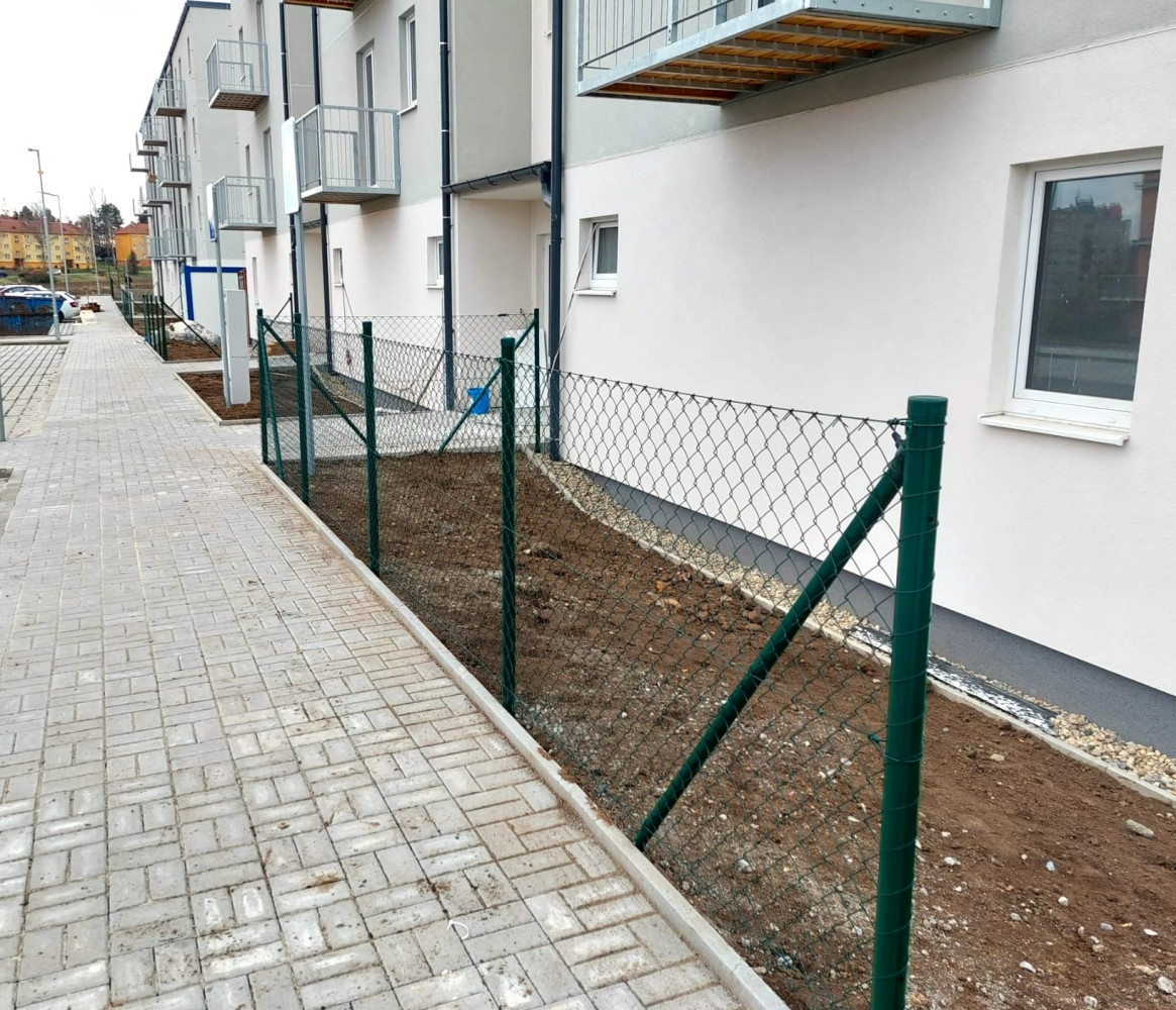 BD Slaný, březen 2023, čtyřhranné pletivo, branky a brány IDEAL