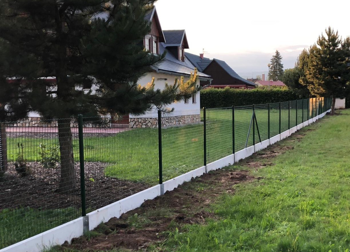 Vrchlabí, červen 2020, 150bm svař.síť Pilonet Super 120cm na PD, brána Pilofor 4118x1545mm