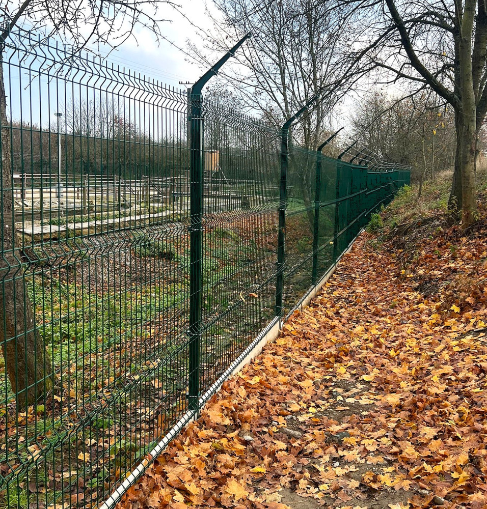 ČOV Unhošť, listopad 2025, 3D panel na PD, bavolety a ostnatý drát