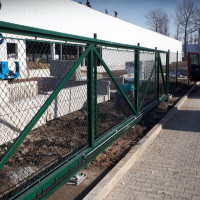 Hradec Králové, únor 2019, oplocení areálu DPD čtyřhranným pletivem 180cm