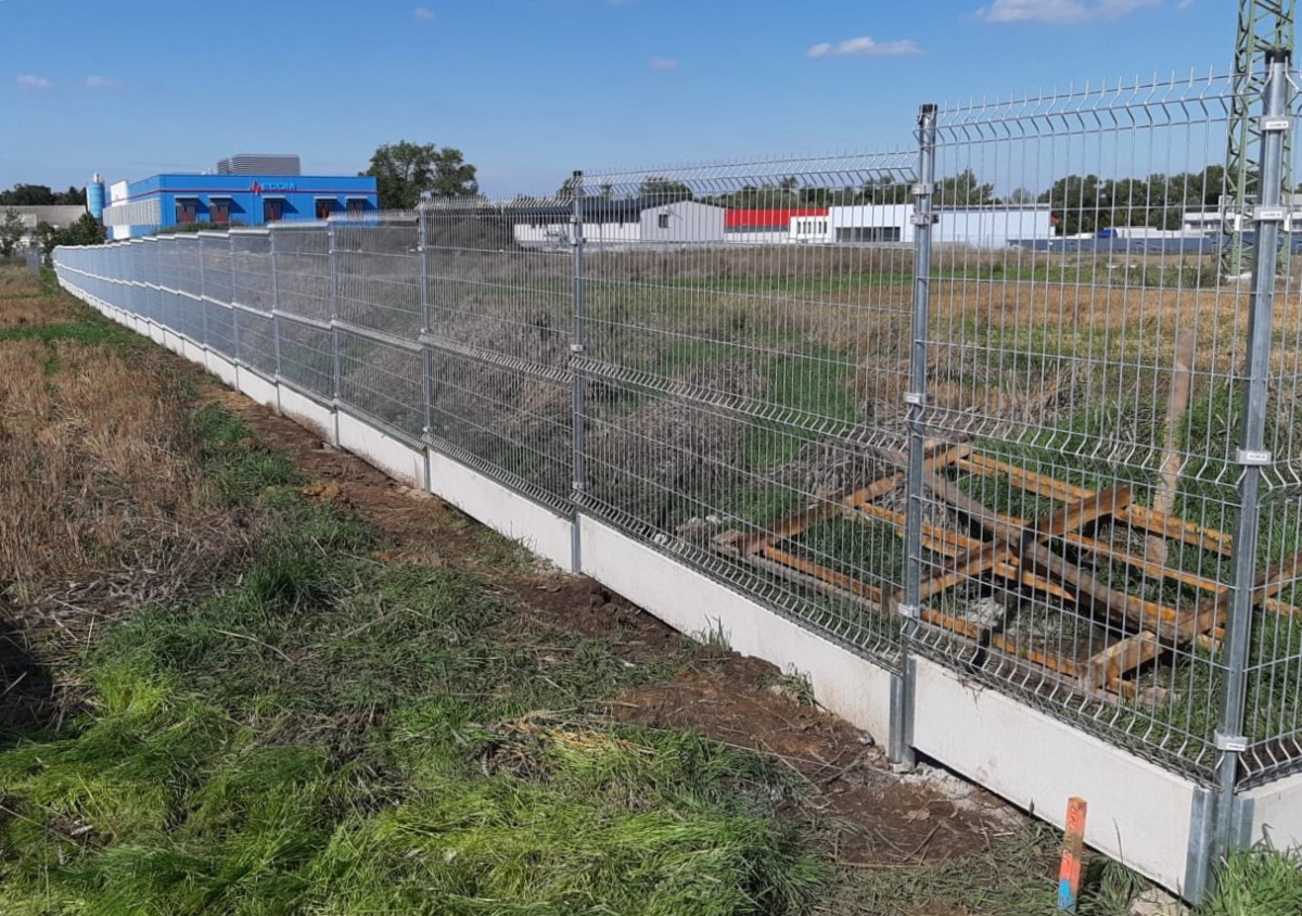 Chrášťany u Prahy, září 2019, 500m svařovaný panel 2500x1730 na PD.