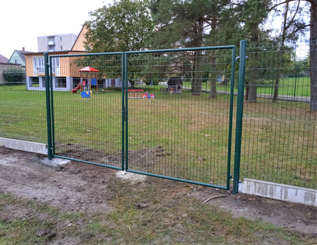 Mladějovice, říjen 2021, 145 m svař. panel Pilofor Light 2500x1730 na PD, brána Solid 3605x1950mm