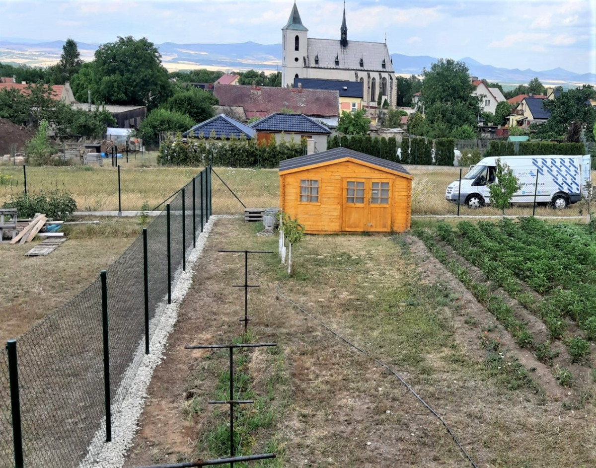 Slavětín, červenec 2023, 50bm pletivo IDEAL 1800mm, fólie proti prorůstání trávy