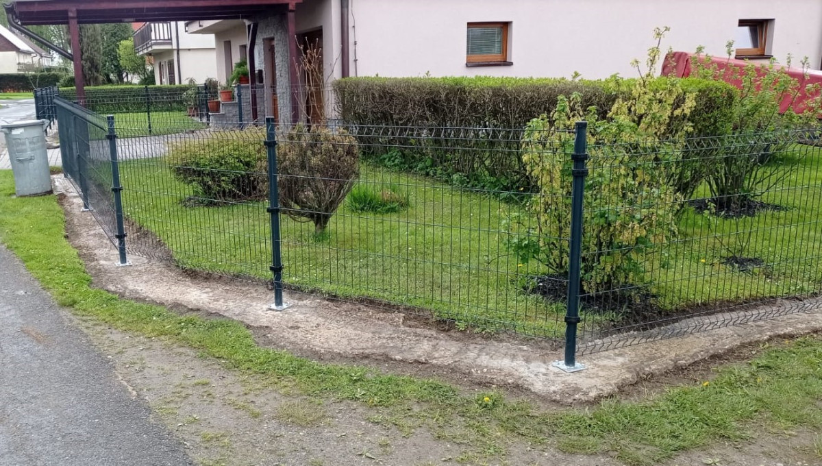 Staré město pod Sněžníkem, květen 2021, svař. panel PILOFOR Light, brána a branka SOLID, antracit