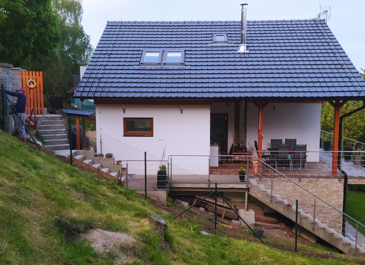 Líský, květen 2021, čtyřhranné pletivo Kompakt 160cm