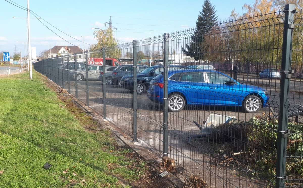 Prostějov autobazar, listopad 2019, Pilofor Classic 2500x2030, RAL 7016, 160bm