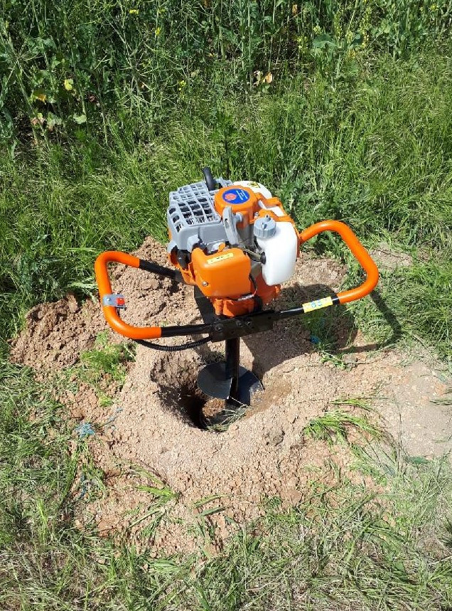 Hřebeč, květen 2018, svařovaná síť na podhrabových deskách